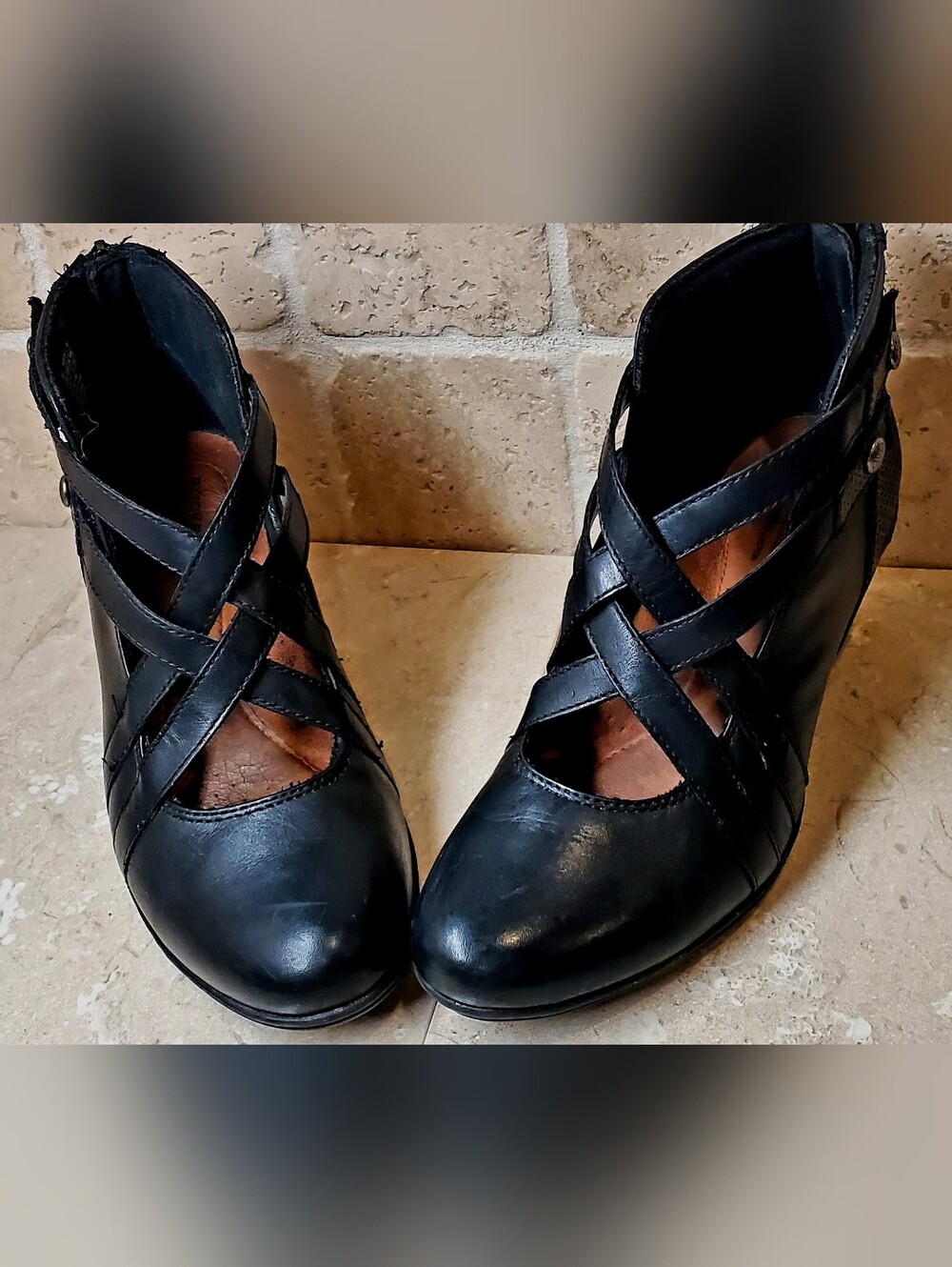 ROCKPORT by Cobb Hill Women’s Size 8 Black Crisscross Leather Zip Back Heels